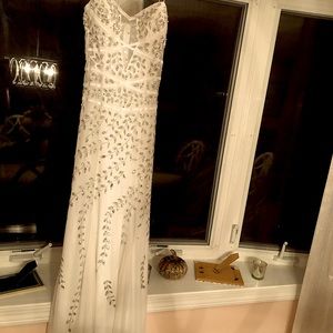 Cache size small gown! Gorgeous sequin detailing! Fitted top with mesh inserts!